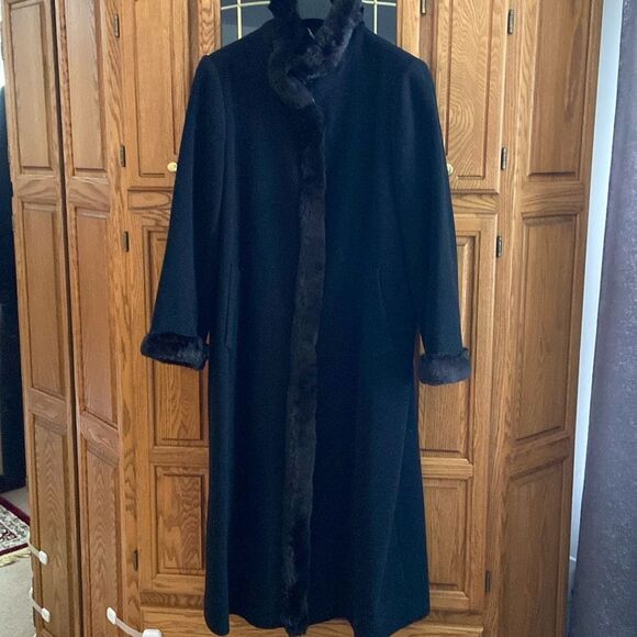 Ellen Tracy Long Black Wool Blend Coat withh faux fur trim - Picture 2 of 14